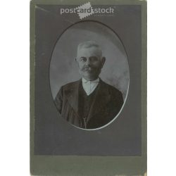   Early 1900s. Károlyné Pataki image enlarging studio, Budapest. Half-length studio photo. Old man in elegant clothes.  Cabinet card / CDV photo / hardback photo. (2792118)