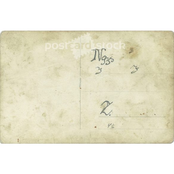 1910s - Village group portrait with soldiers. Black and white photo sheet, postcard. (2792129)