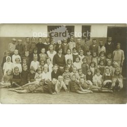 1941 - Romantic postcard. Colored photo sheet. (2791704)