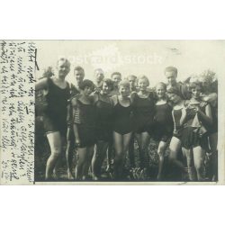   1919 - A group of young bathers. Black and white photo sheet, postcard. (2792145)