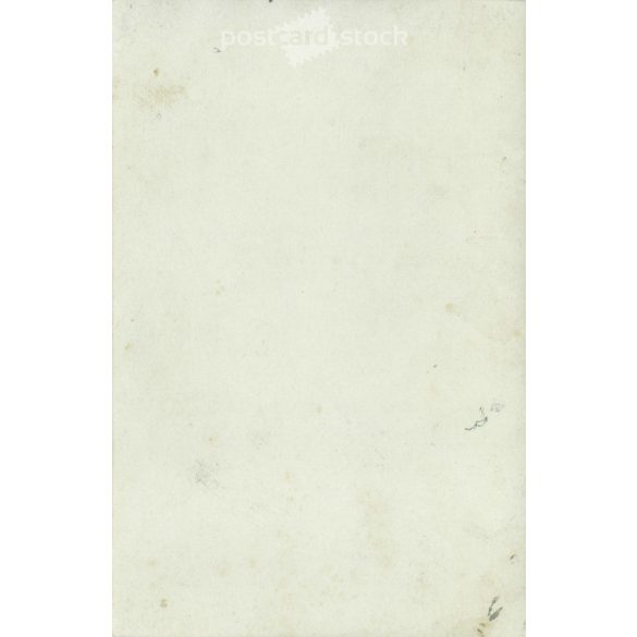 1910s. Full-figured studio shot of a middle-aged lady. Original paper image, gelatin silver. Its maker is unknown. (2792152)