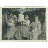 1940 - Rákospalota. Family idyll in the garden. (2792162)