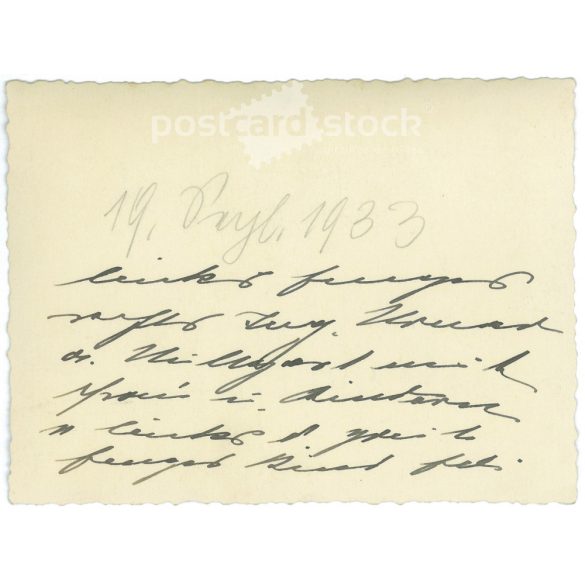 1933 - Three generations, the big family together. A garden photo where everyone is happy. (2792163)