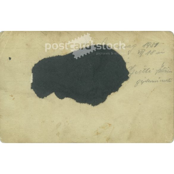 1931 - The car and its young driver. Sticker on the windshield: „Közúti Autobélyeg 1934”. Black and white photo sheet, postcard. (2792164)