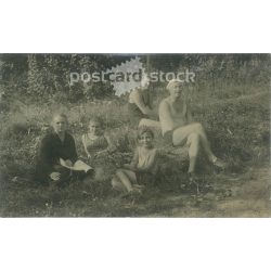   1950s. Family idyll outdoors. Black and white photo sheet, postcard. Cut. (2792167)