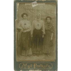   Early 1900s - Studio photo of young ladies, full length. It was made by Adria’s photography studio in Városliget, Budapest.  Cabinet card / CDV photo / hardback photo. (2792189)