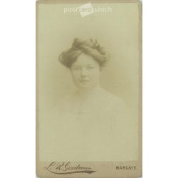   Late 1800s - Mariska Pászthory’s studio photo. Produced by the photographic studio of L. R. Goodman.  Cabinet card / CDV photo / hardback photo. (2792207)