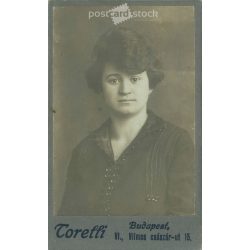  1921 - Studio photo of a young woman. Made by Torelli, photography studio, Budapest.  Cabinet card / CDV photo / hardback photo. (2792209)