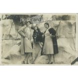 1920s. A trip to the zoo. Original paper image. Its maker is unknown. (2792225)