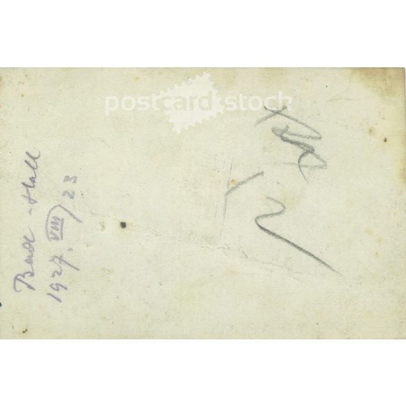 1927 - Bath, in the tub of the water barrel. Dad and the girls. Original paper image. Its maker is unknown. (2792226)