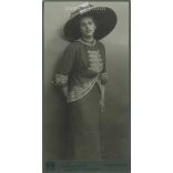 Early 1900s. Elegant young woman in hat and fashionable dress. Made by Kügemann, photographic studio, Carlsbad. Original  Cabinet card / CDV photo / hardback photo. (2792238)