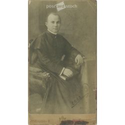   1912 - br The ordination photo of parish priest Sándor Barkóczy. Mindszenty B, photography studio, Bratislava. Original  Cabinet card / CDV photo / hardback photo. (2792243)