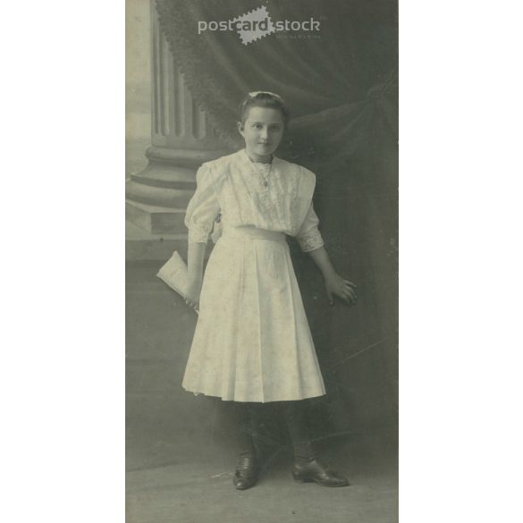Early 1900s. Young girl in white dress, full length studio shot. Viktor Till’s art institute, Hódmezővásárhely. Original  Cabinet card / CDV photo / hardback photo. (2792248)