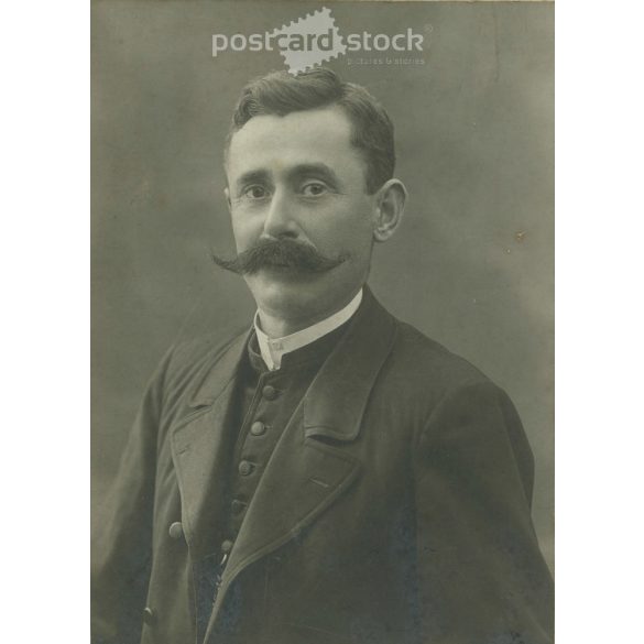 1910s. Studio portrait of a young man. Taken by Bernát Fanto in his photography studio in Kecskemét. Original, cashiered paper image. (2792253)