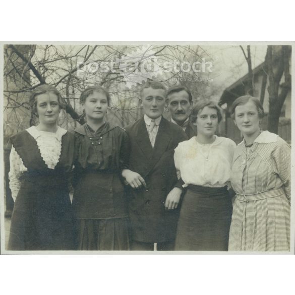1920s. Family group photo outdoors. Gelatin silver. Its maker is unknown. Original, cashiered paper image. (2792254)
