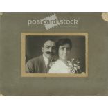 1910s. Wedding photo of a married couple. Its maker is unknown. Original, cashiered paper image. (2792255)