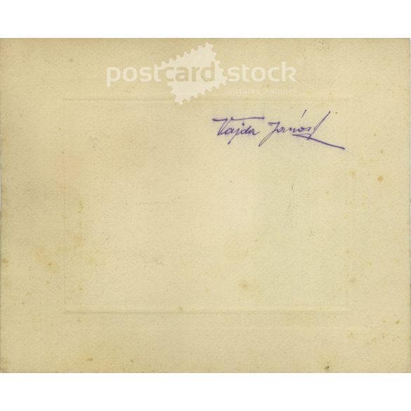 Class picture from 1935. ARC. A. Its maker is unknown. Original, cashiered paper image, on embossed backboard. (2792257)