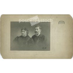  1910 - Portrait of a married couple. Emil Fischer’s photo studio, Hermannstadt (Nagyszeben). Its maker is unknown. Original, cashiered paper image. (2792259)