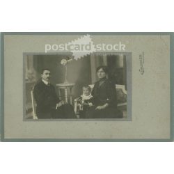   1910s. Family photo, studio shot. Szmrecsányi, photography studio, Nagykőrös. Its maker is unknown. Original, cashiered paper image. (2792261)