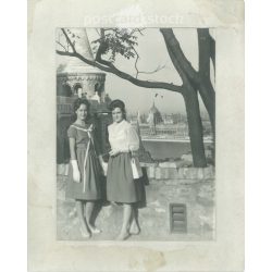   After 1945. Elegant ladies on the Fisherman’s Bastion. Its maker is unknown. Original, cashiered paper image. (2792262)