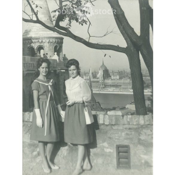 After 1945. Elegant ladies on the Fisherman’s Bastion. Its maker is unknown. Original, cashiered paper image. (2792262)