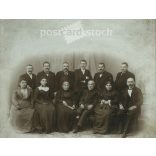 1910s. Large family photo, studio shot. Its maker is unknown. Original, cashiered paper image. (2792265)