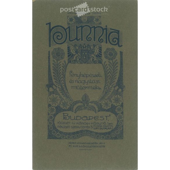 1910s. Full-length studio portrait of a married couple. Made in Hunnia’s photography studio, Budapest. Original  Cabinet card / CDV photo / hardback photo. (2792268)