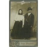 1910s. Studio portrait photo of a married couple. Its maker is unknown. Original  Cabinet card / CDV photo / hardback photo. (2792270)