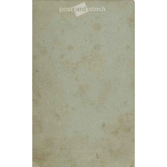 1910s. Studio portrait photo of a married couple. Its maker is unknown. Original  Cabinet card / CDV photo / hardback photo. (2792270)