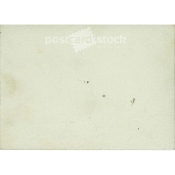 1920s. Group photo of young people outdoors. Its maker is unknown. Original paper image. (2792271)