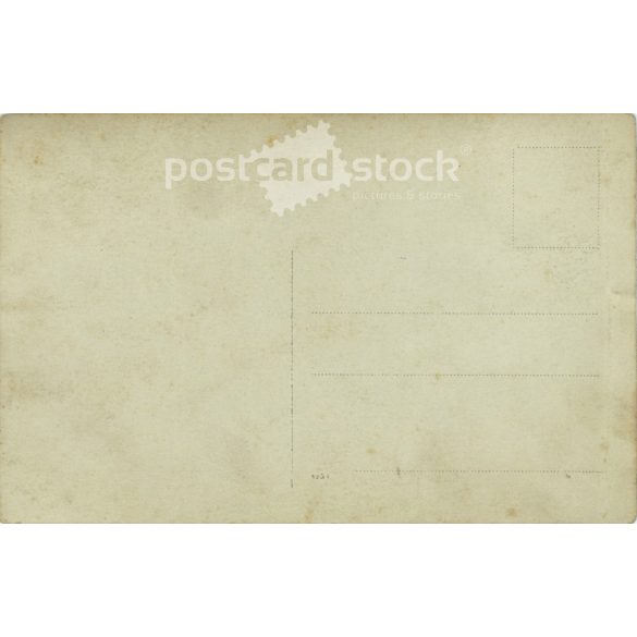 Early 1900s. Mother with children, studio shot. Its maker is unknown. Photo sheet, postcard. Original paper image. (2792279)