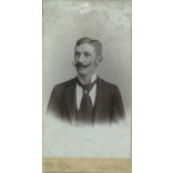 Early 1900s. Portrait of an unknown man. It was taken in Ödön Uher’s photography studio. Budapest. Original  Cabinet card / CDV photo / hardback photo. (2792281)