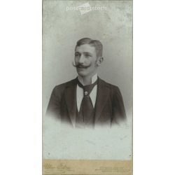   Early 1900s. Portrait of an unknown man. It was taken in Ödön Uher’s photography studio. Budapest. Original  Cabinet card / CDV photo / hardback photo. (2792281)