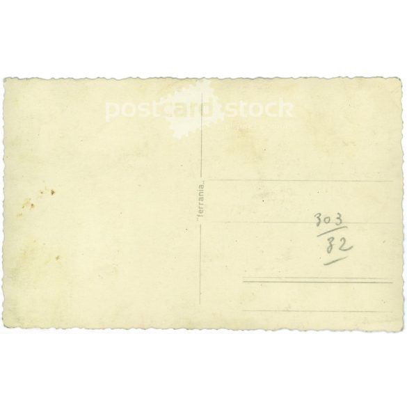 1930s. Waterside, swimsuit image. The creator of the image and the person in the image are unknown. Original paper image, photo sheet. (2792299)