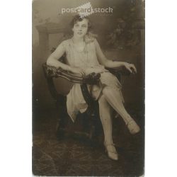   1920s. Studio photo of unknown, elegant, young woman. The creator of the image and the person in the image are unknown. Photo sheet, postcard. (2792300)