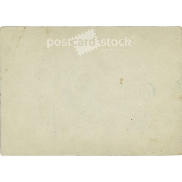 Early 1900s. Interesting table company. The person who took the photo and the people on it are unknown. Covered on hardboard. Cabinet photo / hardback photo / business card. (2792313)