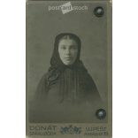 1910s. Portrait photo of Júlianna Kovács. The photo was taken in the photography studio of Donát Stahl’s successor in Újpest. Original  Cabinet card / CDV photo / hardback photo. (2792345)