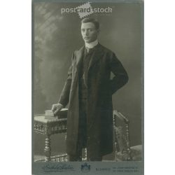   1907 - Studio photo of Gyula Seper, in elegant clothes. The photo was taken in Székely Aladár’s photography studio in Budapest. Original  Cabinet card / CDV photo / hardback photo. (2792352)