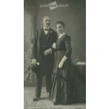1910 - Studio recording of Gizella Kudroh and her husband. The photo was taken in Szerdahelyi’s photography studio in Budapest. The author signed the picture. Original  Cabinet card / CDV photo / hardback photo. (2792357)