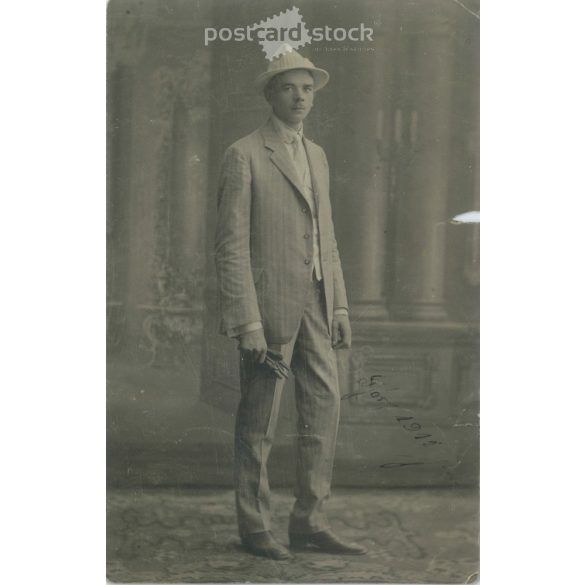 1911 – Győr. Young man, wearing a hat, holding gloves. Original black and white old photo sheet, postcard. (2792369)