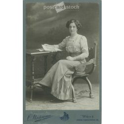   1912 - Full-length studio photo of Anna Ruzicka, taken in the photography studio of L. Stockmann. Vienna. Old photo / Cabinet photo / hardback photo. (2792395)