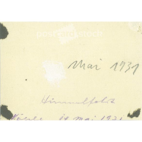 1931 - Germany. Family lunch in front of the house. Visiting parents in the countryside. Its maker is unknown. Black and white original paper image, old photo. (2792437)