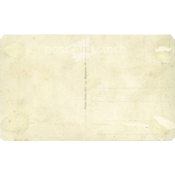 Early 1930s. On a family flight, upon arrival. Original paper image, old postcard, photo sheet. (2792441)