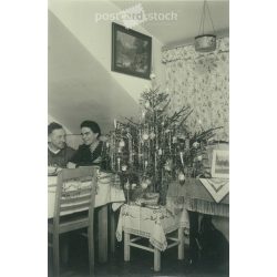   1950s. Germany. Christmas together. Its maker is unknown. Black and white original paper image, old photo. (2792444)