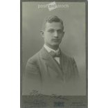1912. Studio shot depicting István Hoppa. Produced by József Kossak’s photography studio. Old photo, business card, CDV photo. (2792555)
