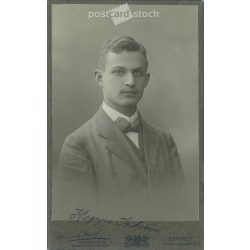   1912. Studio shot depicting István Hoppa. Produced by József Kossak’s photography studio. Old photo, business card, CDV photo. (2792555)