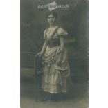 1917 - Studio recording of a pretty lady. The creator of the image is unknown. Original paper image. Old photo. Black and white photo sheet, postcard. (27925673)