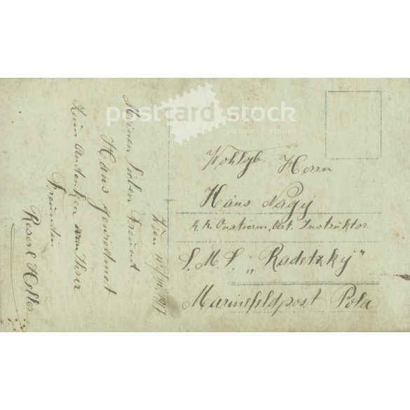 1917 - Studio recording of a pretty lady. The creator of the image is unknown. Original paper image. Old photo. Black and white photo sheet, postcard. (27925673)