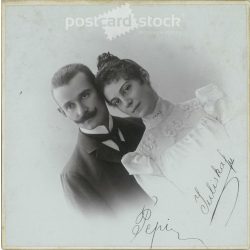   The work of the photography studio of József Kossak. Arad. Early 1900s. Studio photo of a young couple, Pepi and Juliska. Old photo, original cabinet photo / hardback photo. (2792579)