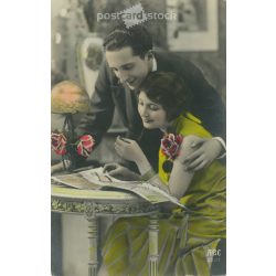   1935 - Romantic postcard. Original paper image. Old photo. Colored photo sheet, old postcard. (2792586)